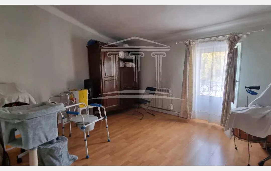 Annonces CARPENTRAS : Immeuble | SORGUES (84700) | 238 m2 | 199 000 &euro; 