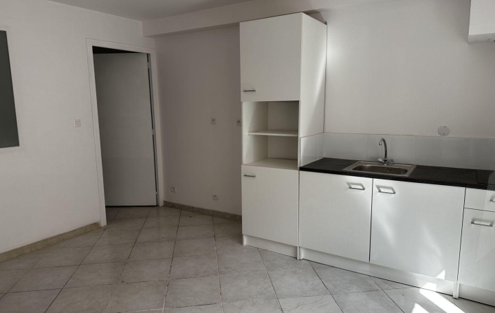  Annonces CARPENTRAS Appartement | SORGUES (84700) | 26 m2 | 360 € 